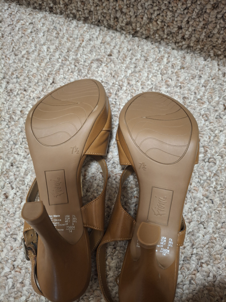 Fioni Tan Heels - Size 7.5 - photo 3