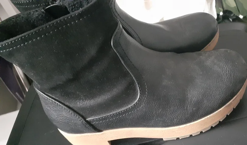 🥕 Black Ankle Boots 💚 with zipper sides Sz.1 thumbnail