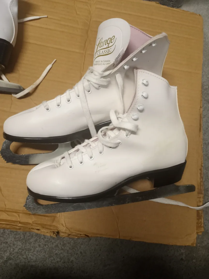 Lange Classic White Ice Skates - Size US 6 thumbnail
