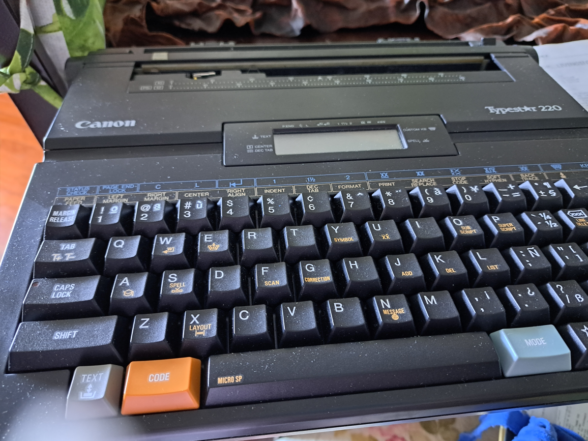 Canon Typestar 220 Electronic Typewriter - photo 4
