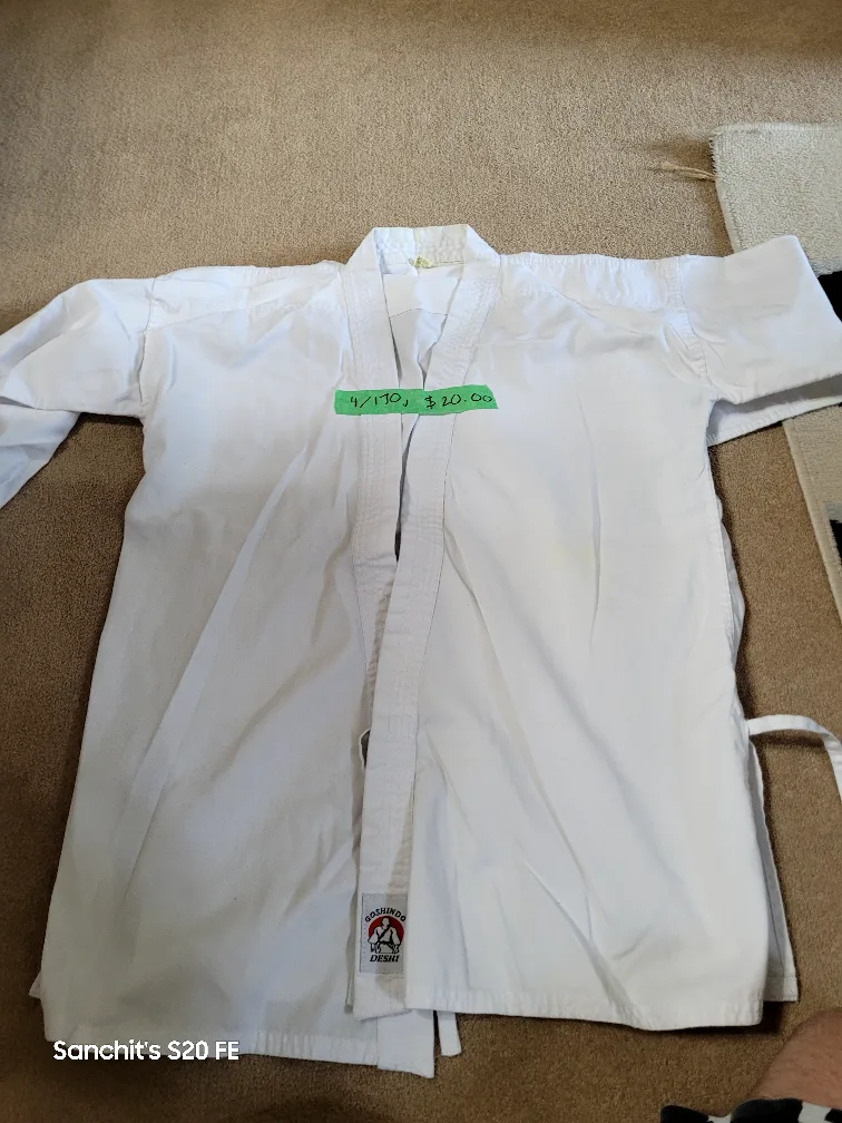 Karate Gi - Size 4/170 thumbnail