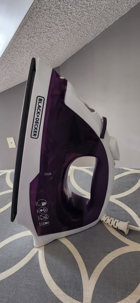 Black+Decker Iron and Ironing Board - photo 2