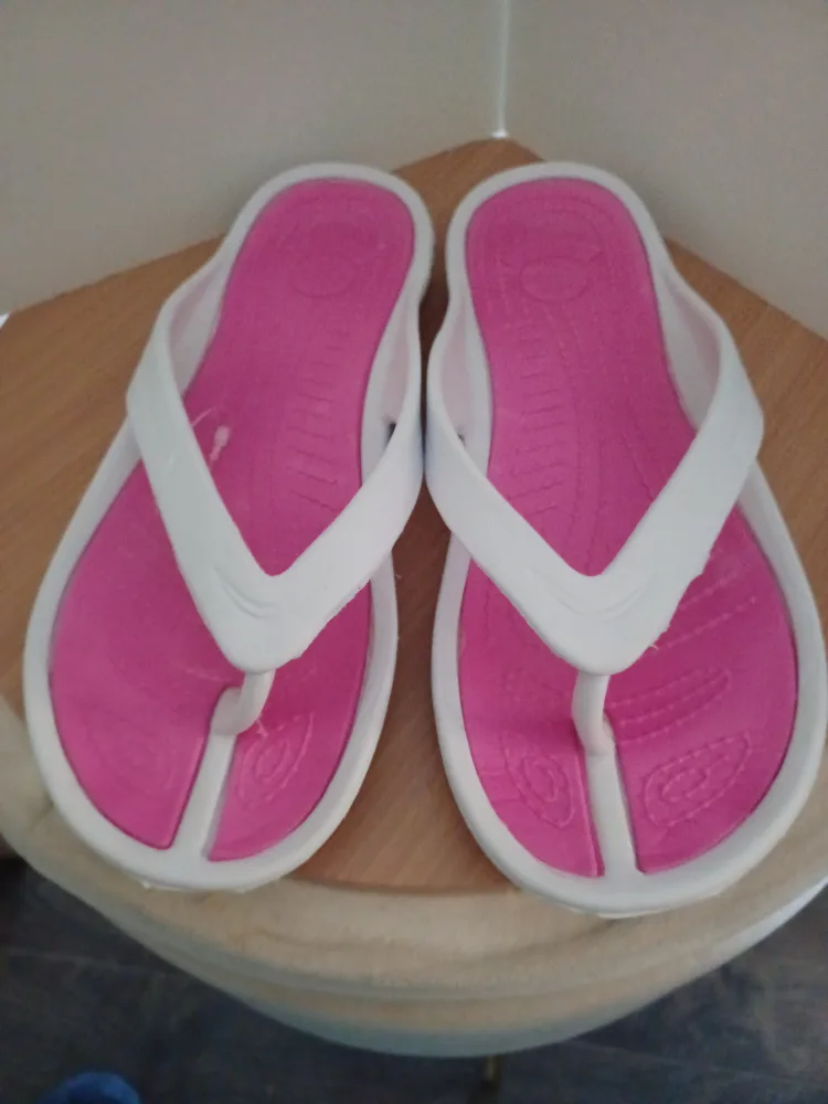 Ladies Flip Flops. Like New thumbnail