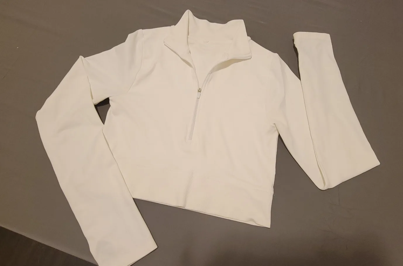 Brand New Beathable White athletic top thumbnail