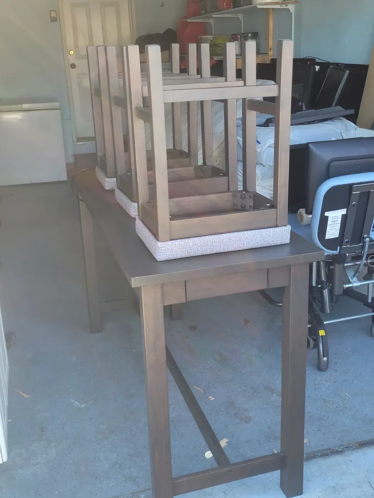 Bar Table and Stools Set image indicator(4)