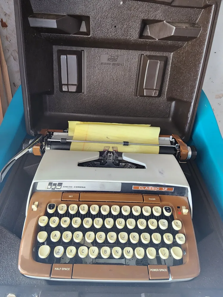 Vintage Smith-Corona Classic 12 Typewriter thumbnail
