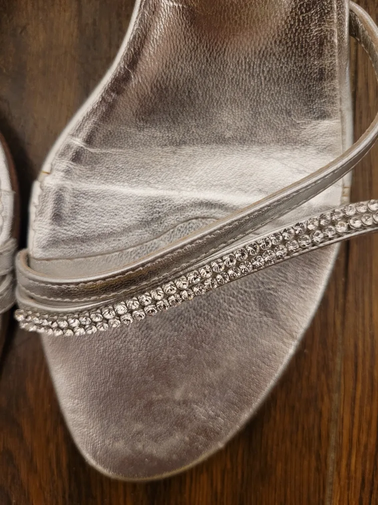 women's Browns  Silver Heels size 9 image indicator(6)