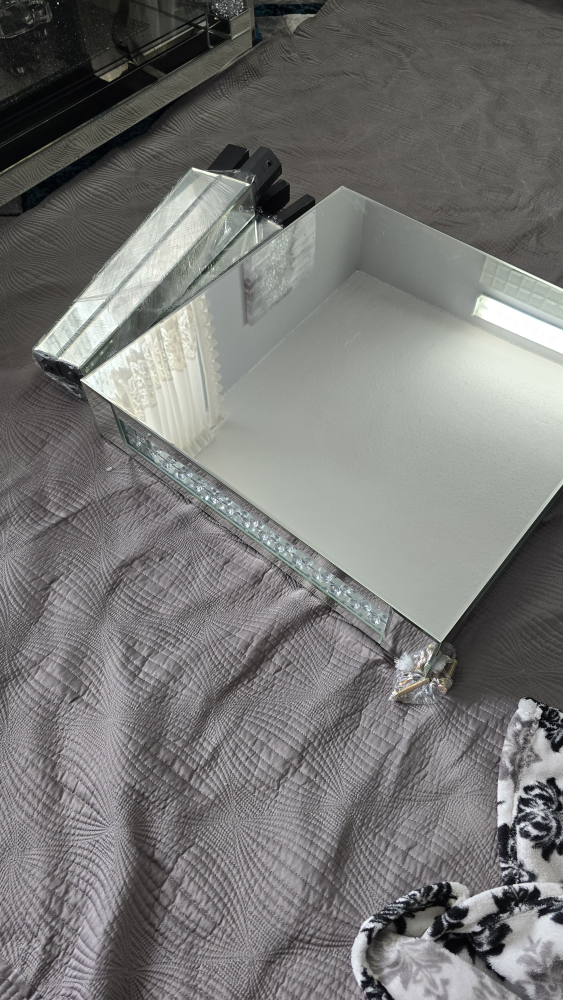Mirrored side Table with Faux Diamonds - New - photo 5