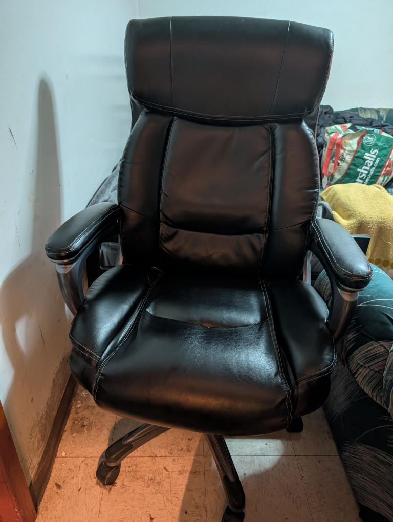 Black Executive Office Chair - photo 2