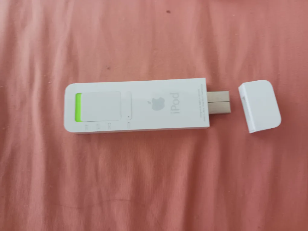 Apple iPod & Accessories Bundle image indicator(4)