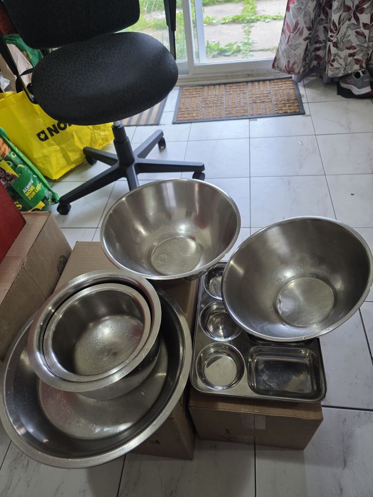Kitchen stainless steel bowls and trays - photo 2