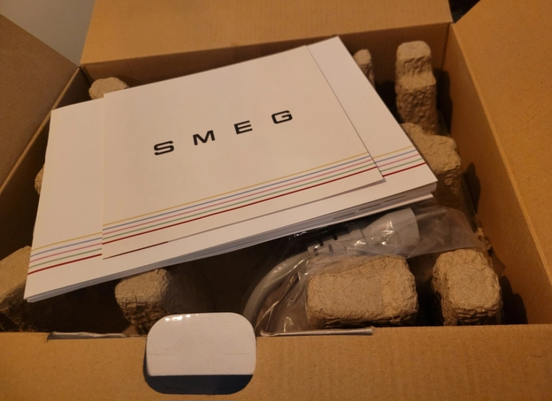 Brand New SMEG Electric Kettle - Variable Temperature(57 OZ) - photo 2