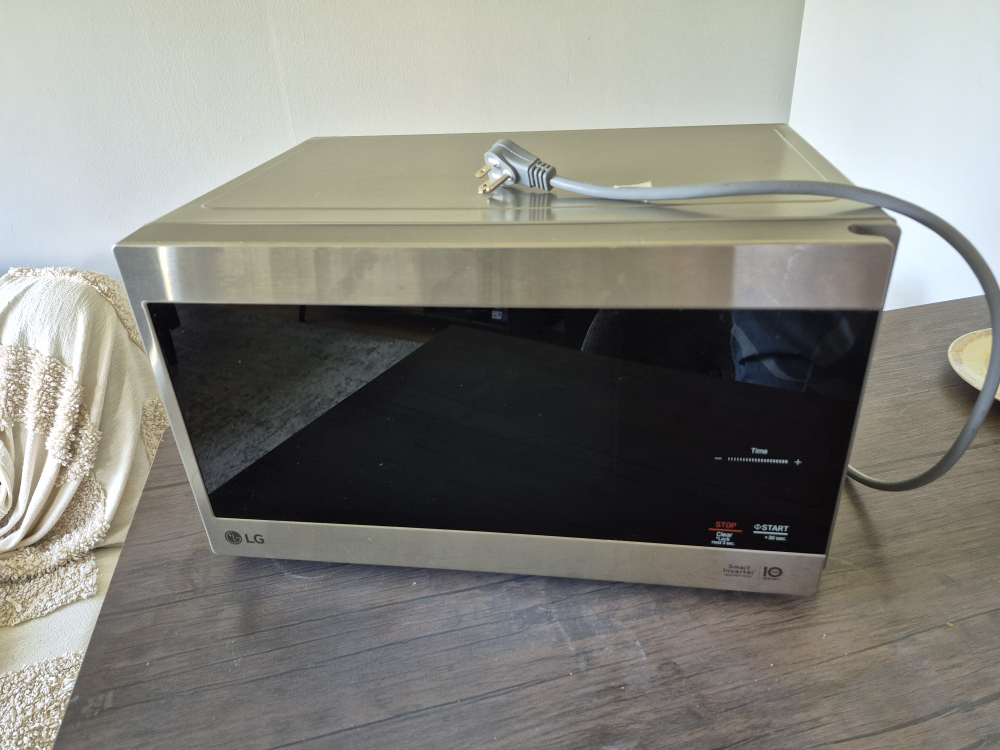 LG NeoChef Microwave