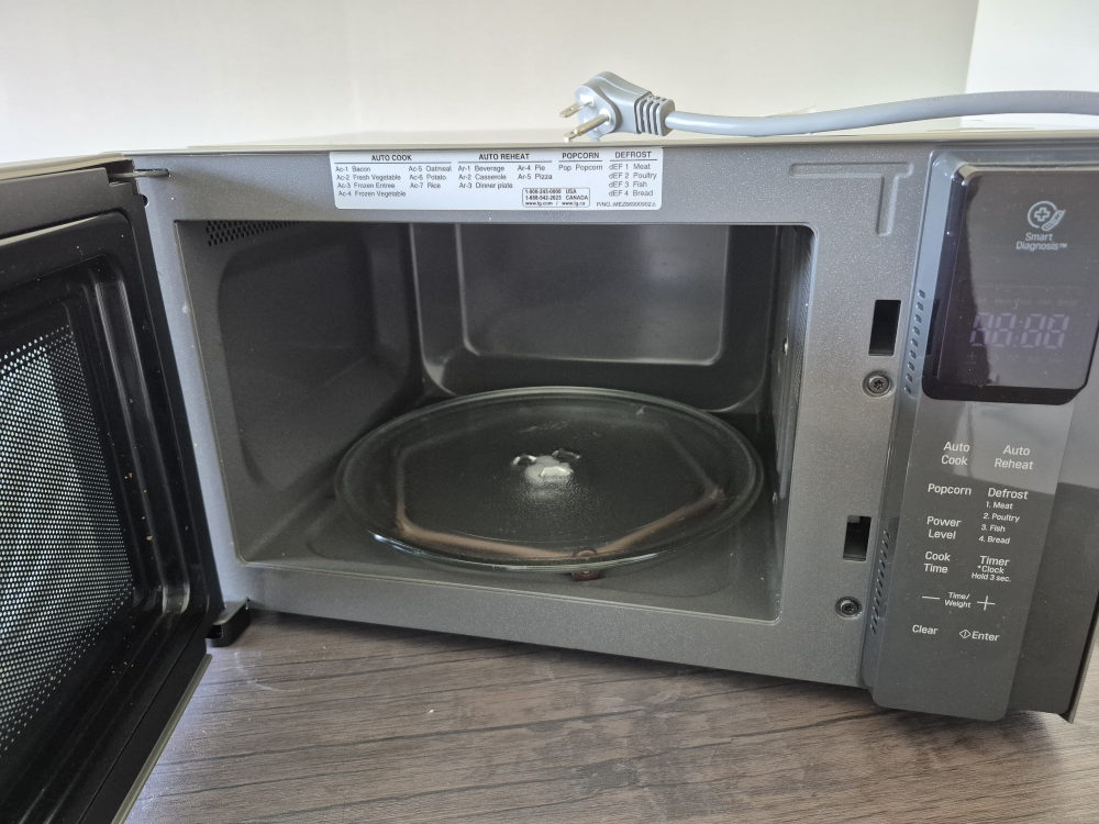 LG NeoChef Microwave - photo 2
