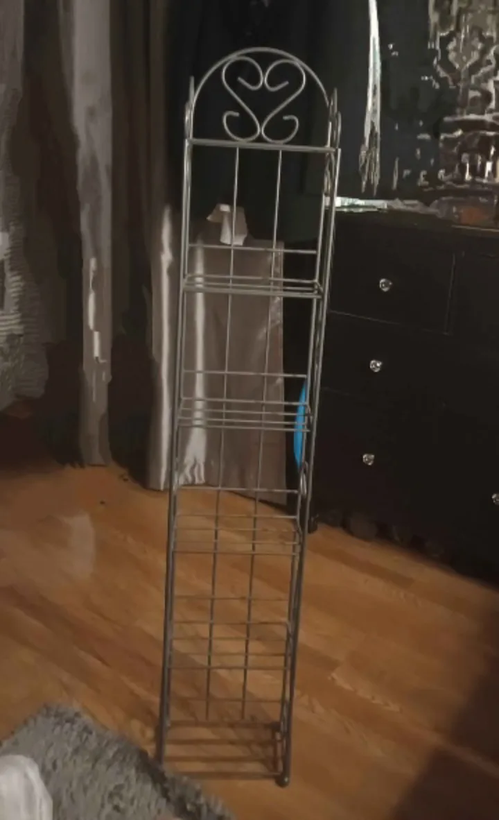Decorative Metal Shelf 🥕 thumbnail