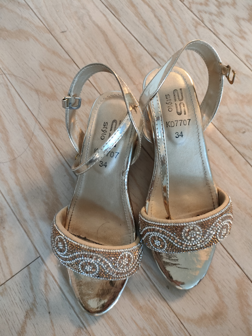 #free cycle - girls golden heels