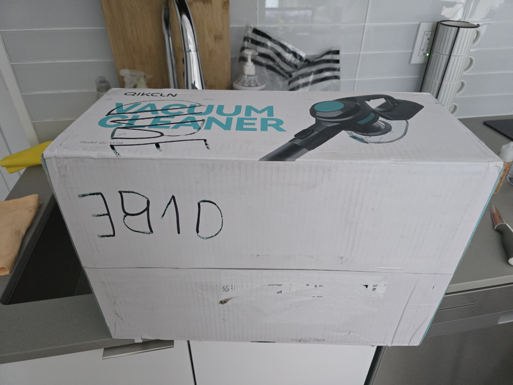 QIKCLN Vacuum Cleaner - Like New!