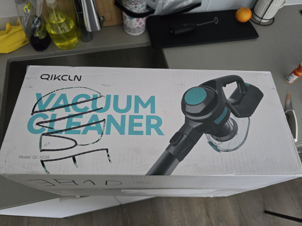 QIKCLN Vacuum Cleaner - Like New! - photo 2