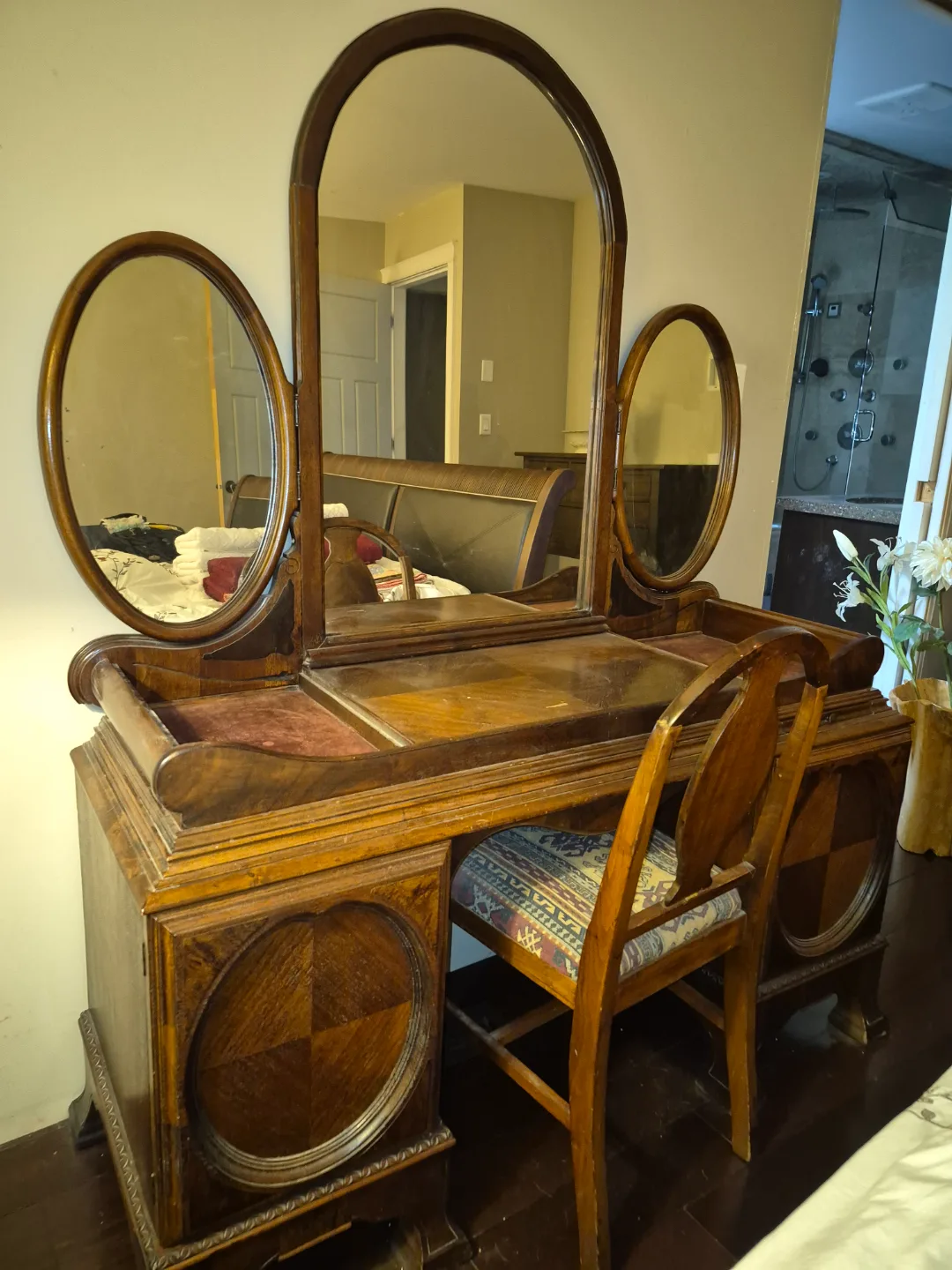Antique vanity with mirror and chair thumbnail