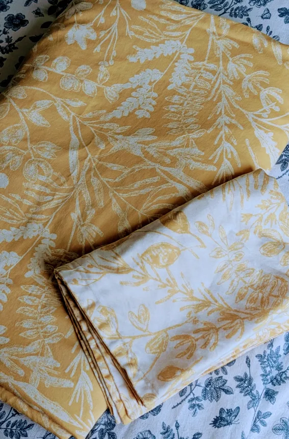Queen Size Duvet Cover with Shams thumbnail