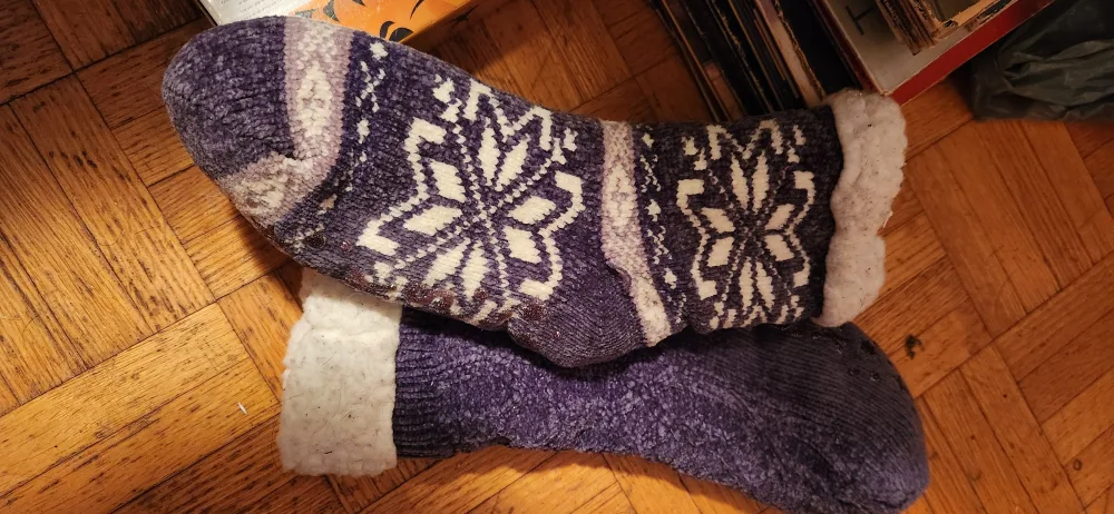Purple Snowflake Slipper Socks freecycle 🏆 thumbnail