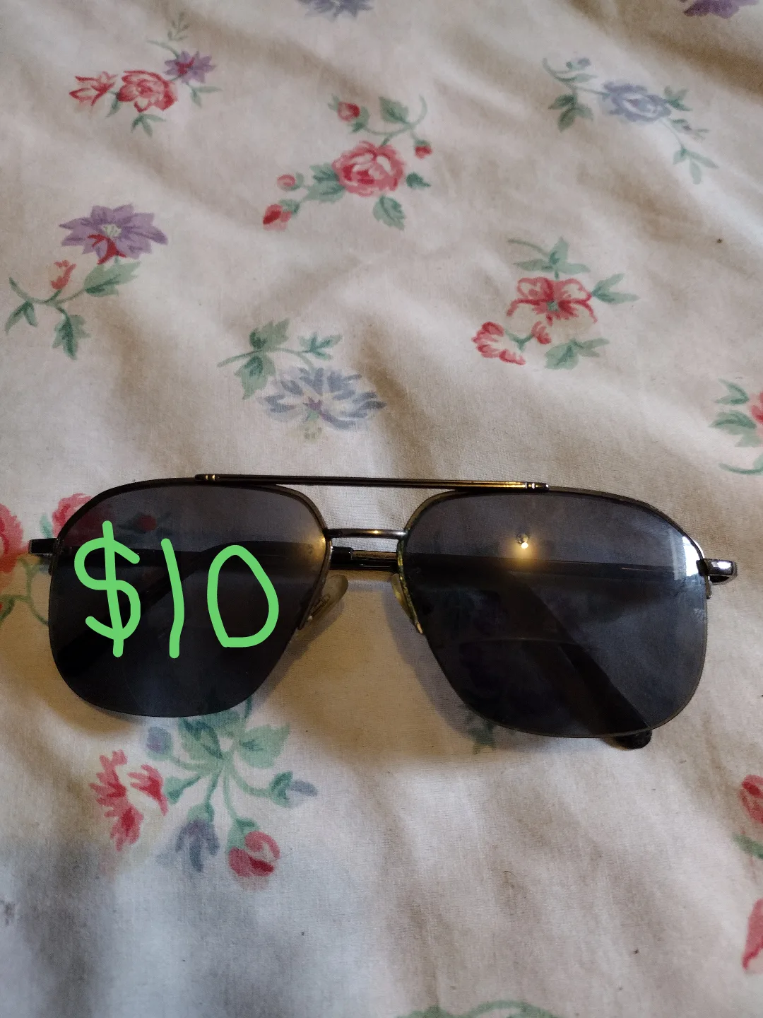 Sunglasses Lot 🕶️🕶️🕶️ image indicator(4)