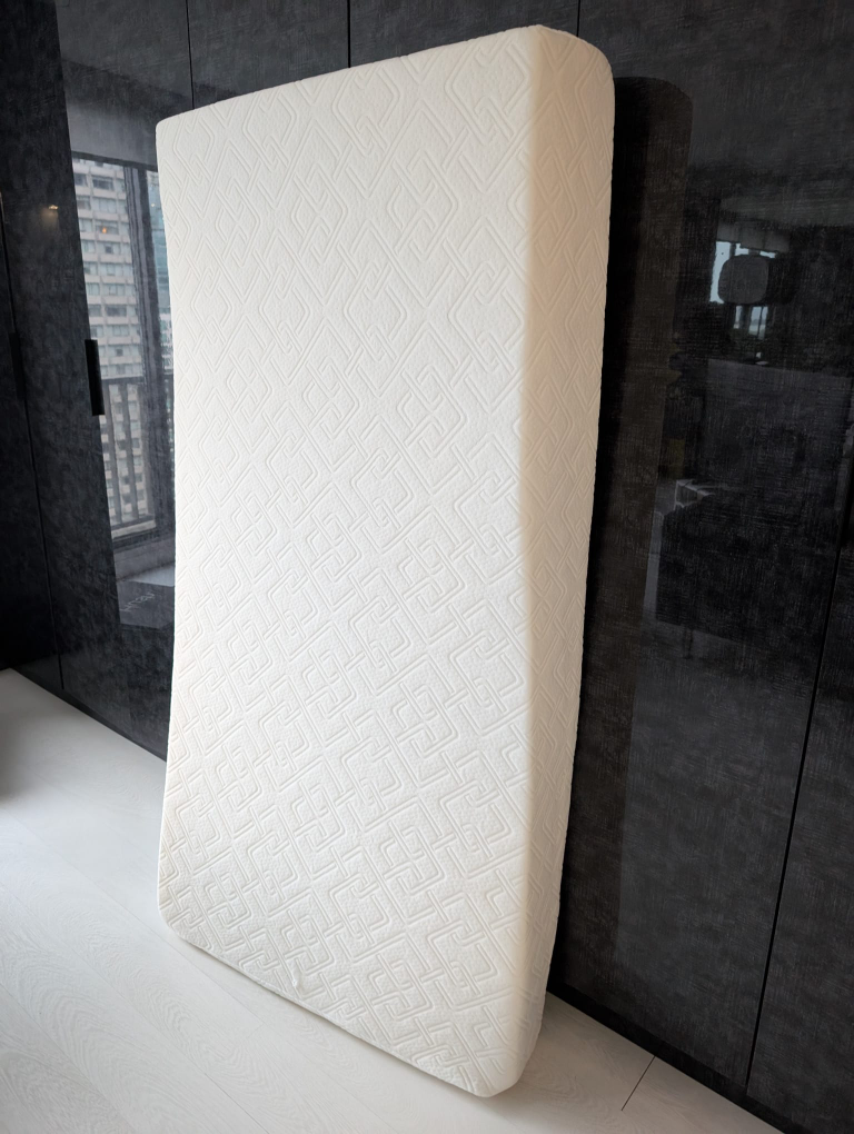 Memory Foam Mattress - Excellent Condition - photo 2