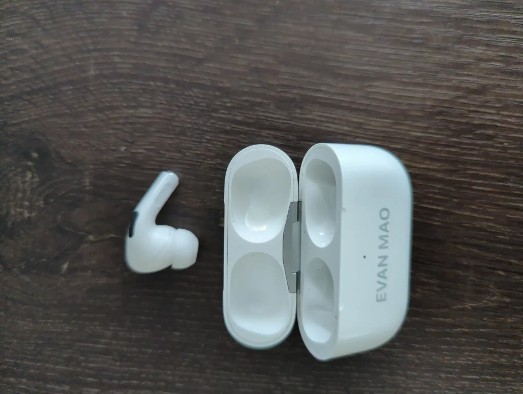 Airpod pro Left earphone and charging case image indicator(3)
