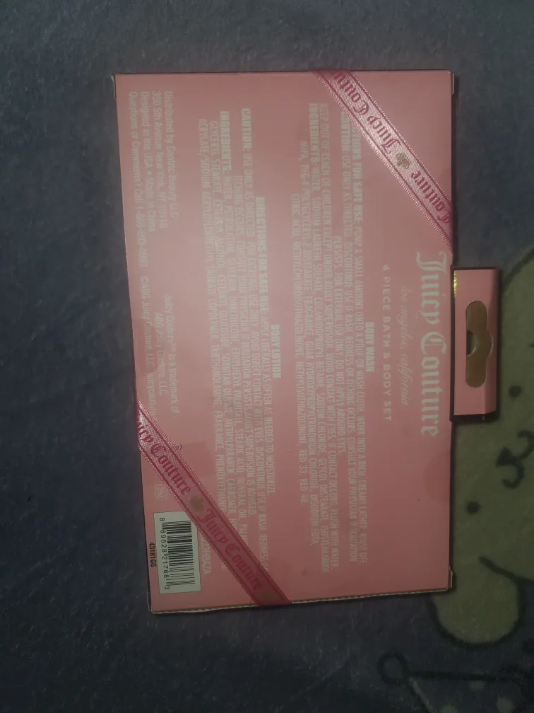 Juicy Couture 4-Piece Bath & Body Set - New thumbnail