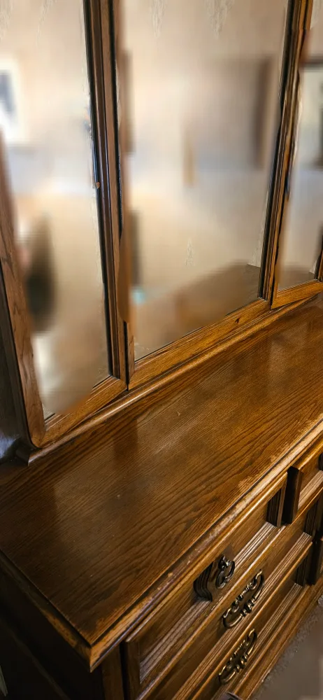 Solid Oak  Dresser with tri-folding Mirror image indicator(3)