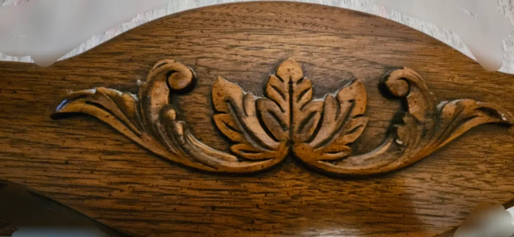 Solid Oak  Dresser with tri-folding Mirror image indicator(4)