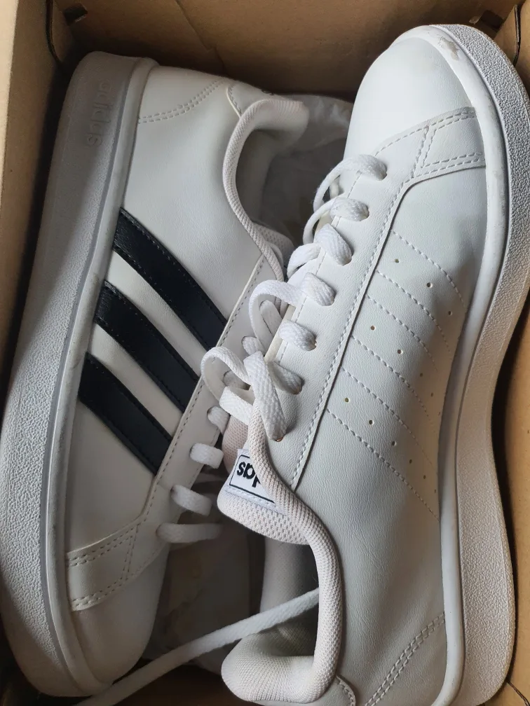 Adidas White Sneakers image indicator(4)