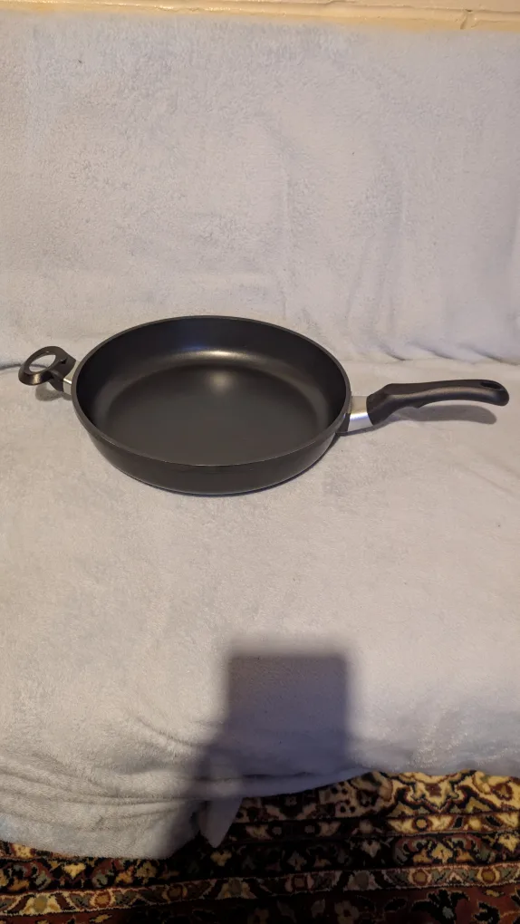Large Non-Stick Frying Pan thumbnail