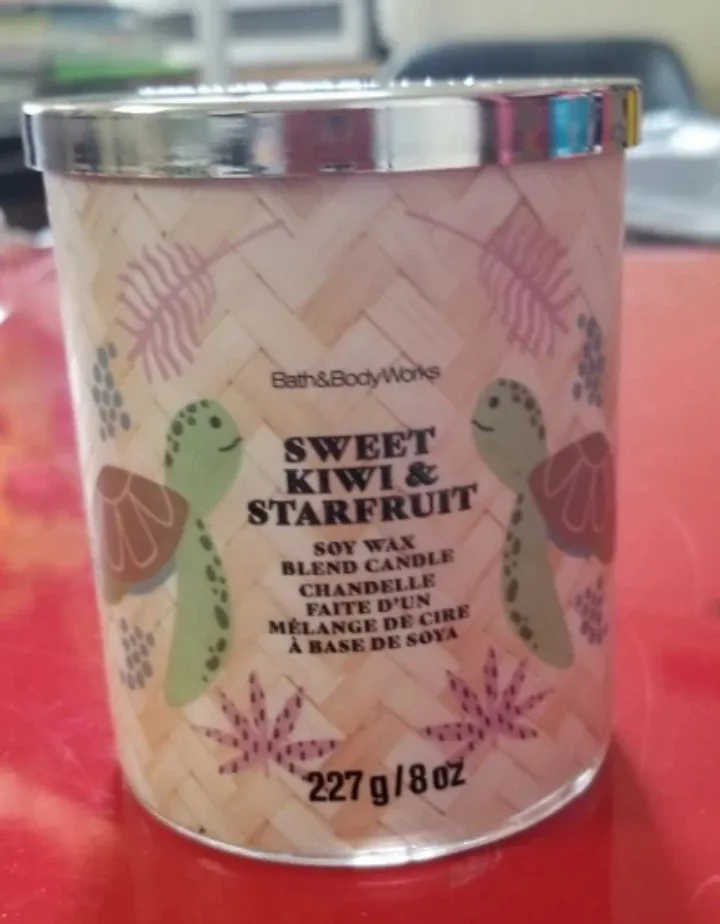 💚 Sweet Kiwi & Starfruit Candle 🥕 image indicator(4)