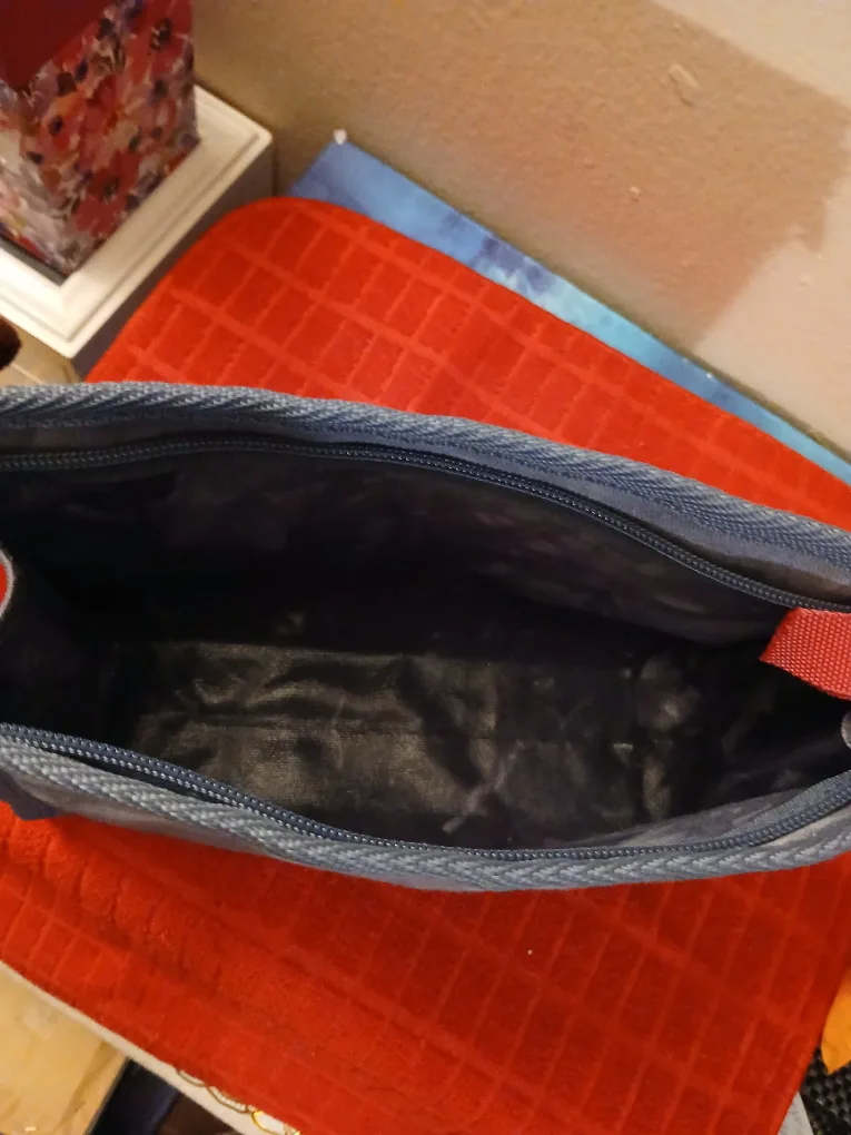 barney's ny original make up bag image indicator(3)