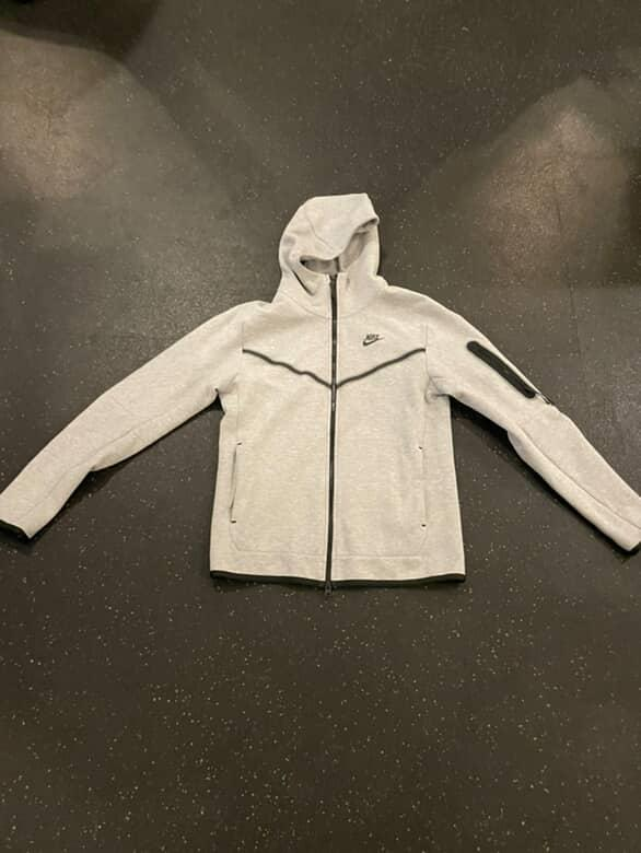 GREY NIKE TECH