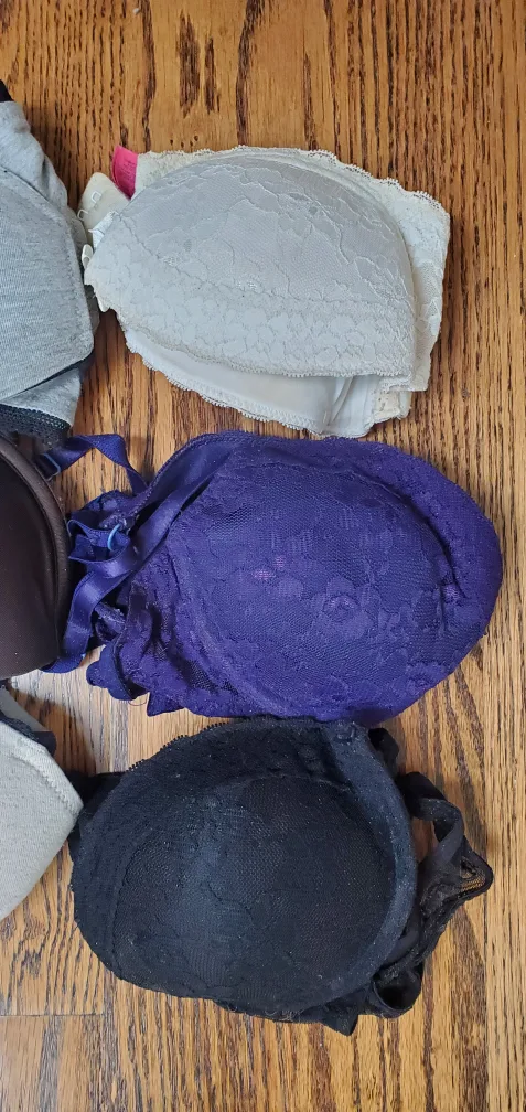 Bras - Small (32C or 34B) #freecycle image indicator(2)