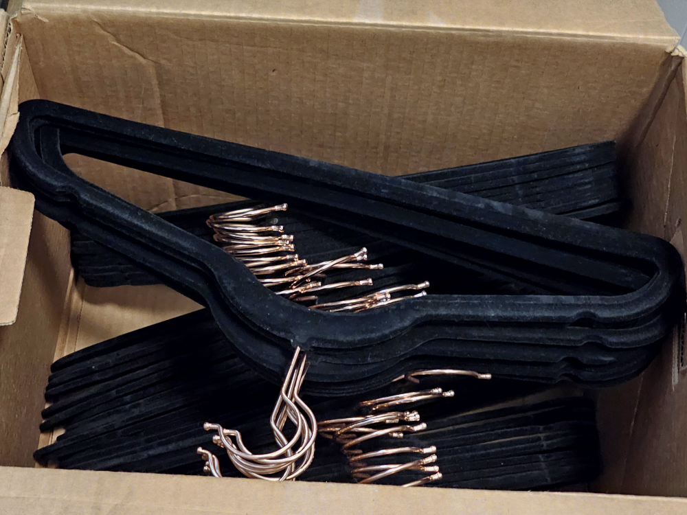 50count Slim Profile Rose Gold + Black Velvet Hangers - photo 4