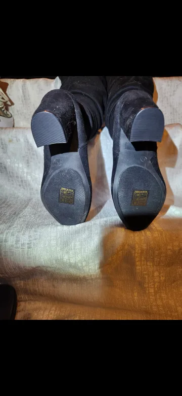 Over-the-Knee Black Boots image indicator(5)