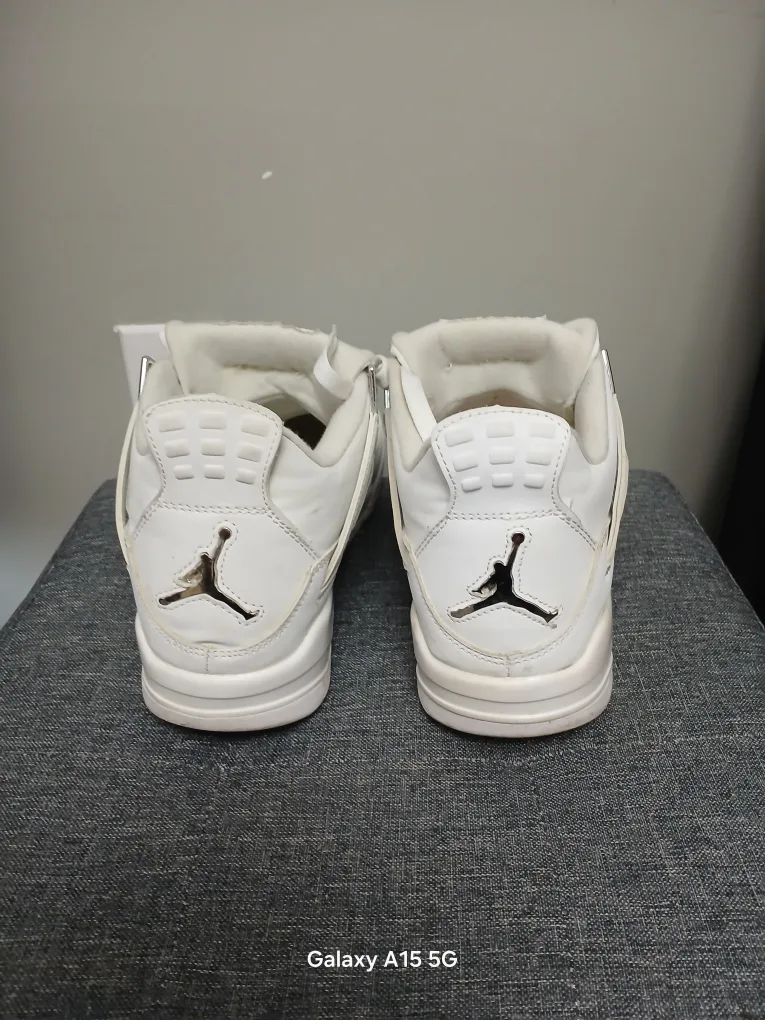 Sneakers - White thumbnail