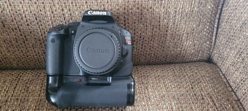 Canon T2i camera - photo 3