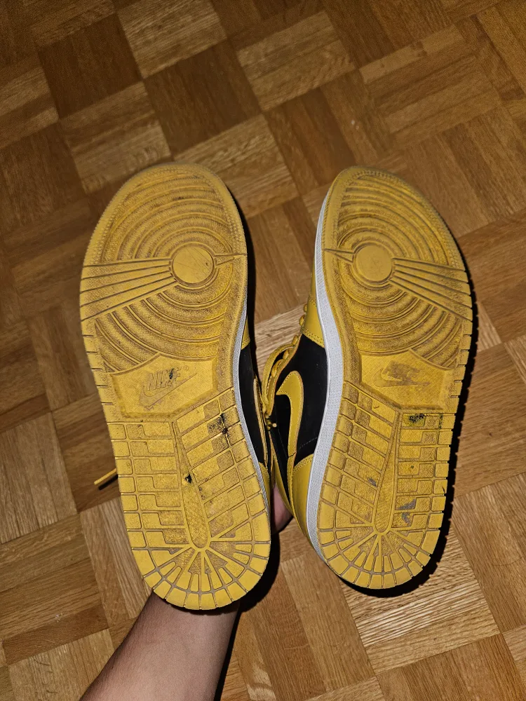 Jordan 1s High Retro Pollens (Men's 10.5) image indicator(7)