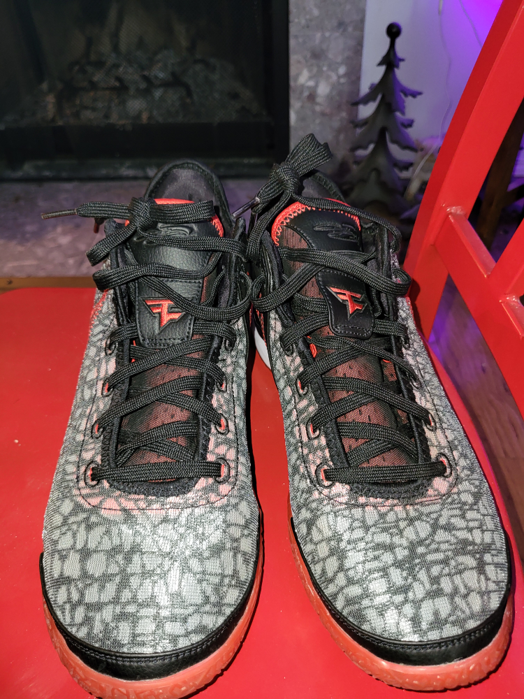 Nike LeBron 19 Low - photo 2