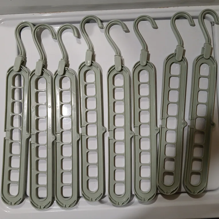 🥕 Set of 8 Space Saving Clothes Hangers #Freecycle image indicator(2)