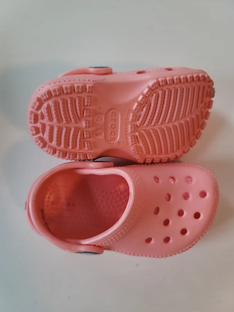 Pink Crocs Clogs image indicator(2)