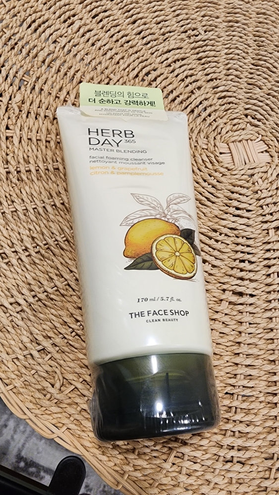 The Face Shop Cleansing Foam Lemon & Grapefruit - 170 ml. - photo 2