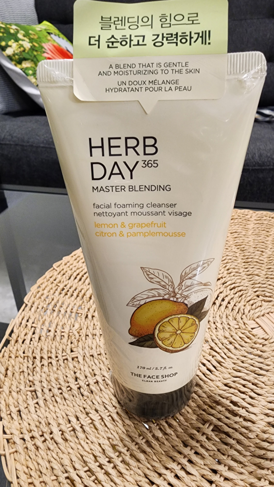 The Face Shop Cleansing Foam Lemon & Grapefruit - 170 ml.