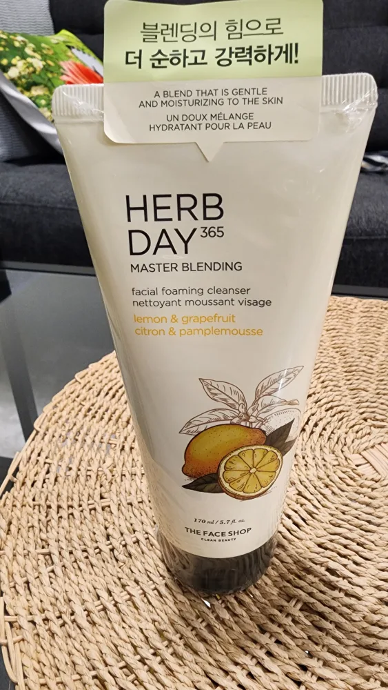 The Face Shop Cleansing Foam Lemon & Grapefruit - 170 ml. thumbnail