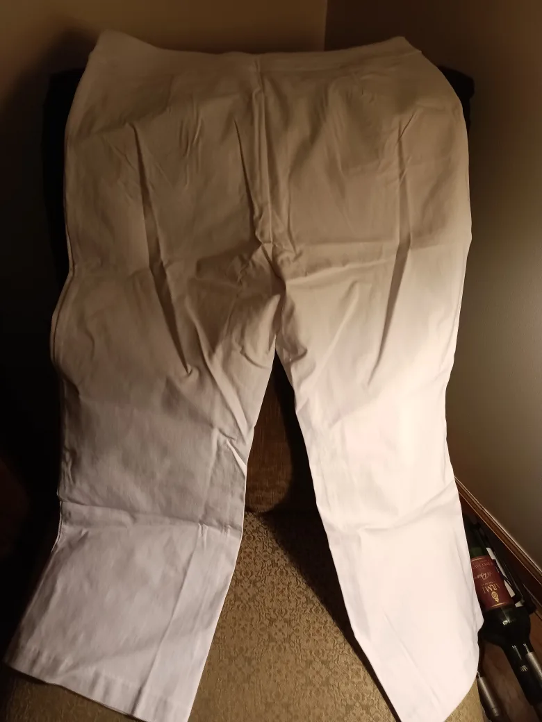 Mod Charcoal Gray Flare Jeans & White Pull on Capri image indicator(9)