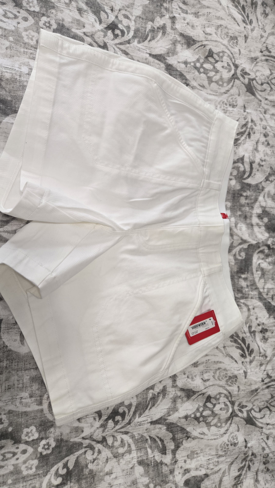 NWT Spanx White Shorts - Size Medium - photo 3